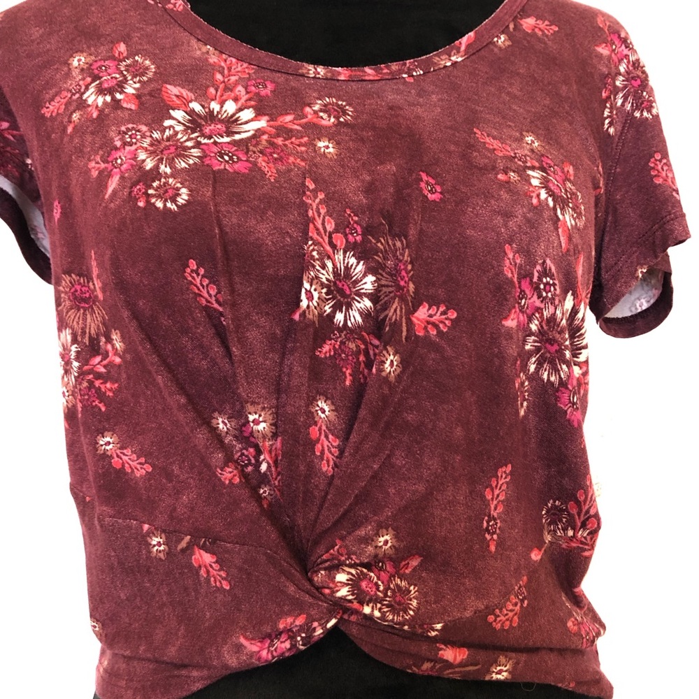 Maroon floral cropped tee